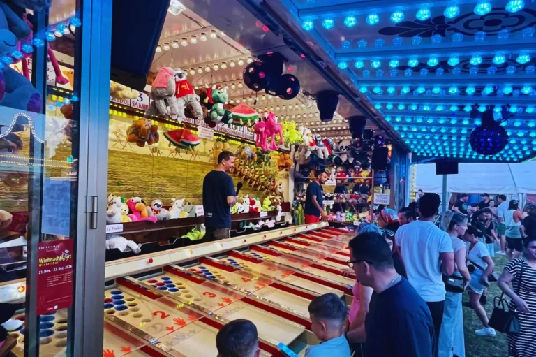 Camel Race Stand am Abend