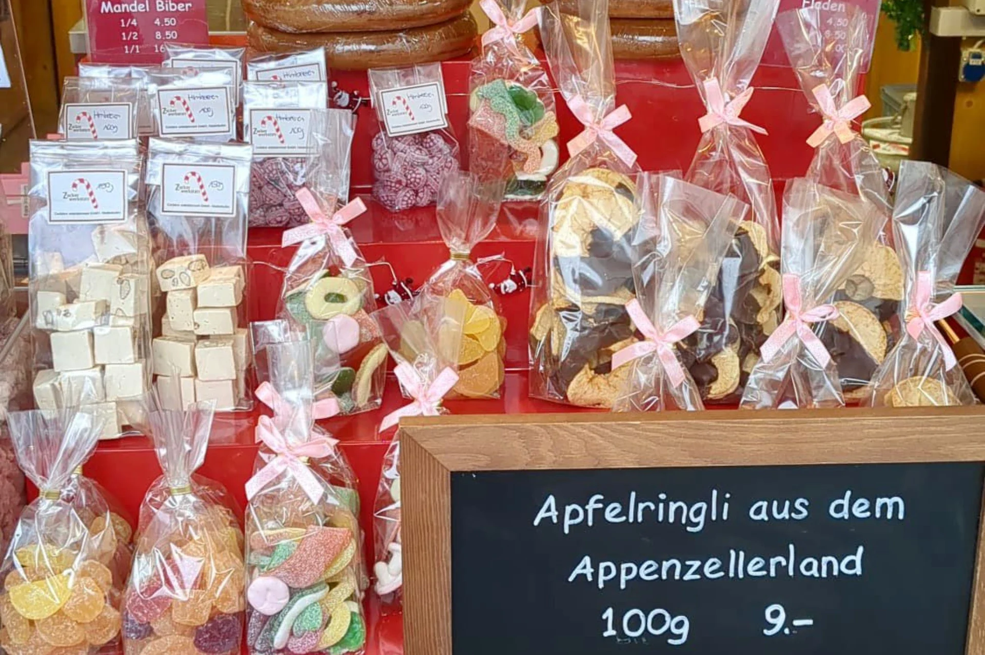 Angebot der Zuckerwerkstatt: Apfelringli, Süssigkeitensäckli und Nougat